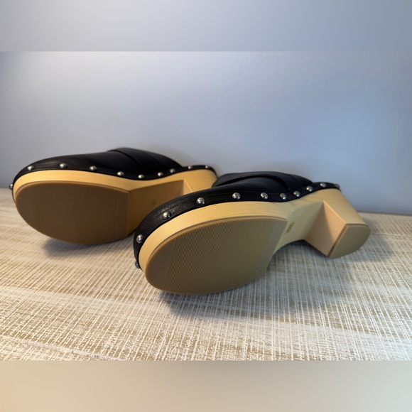 Beach by Matisse Black Clogs with Silver Studs Tan Bottom Size 9 - Picture 9 of 13